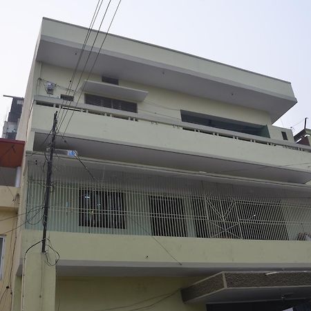 Oyo 7622 Varanasi Stays Esterno foto