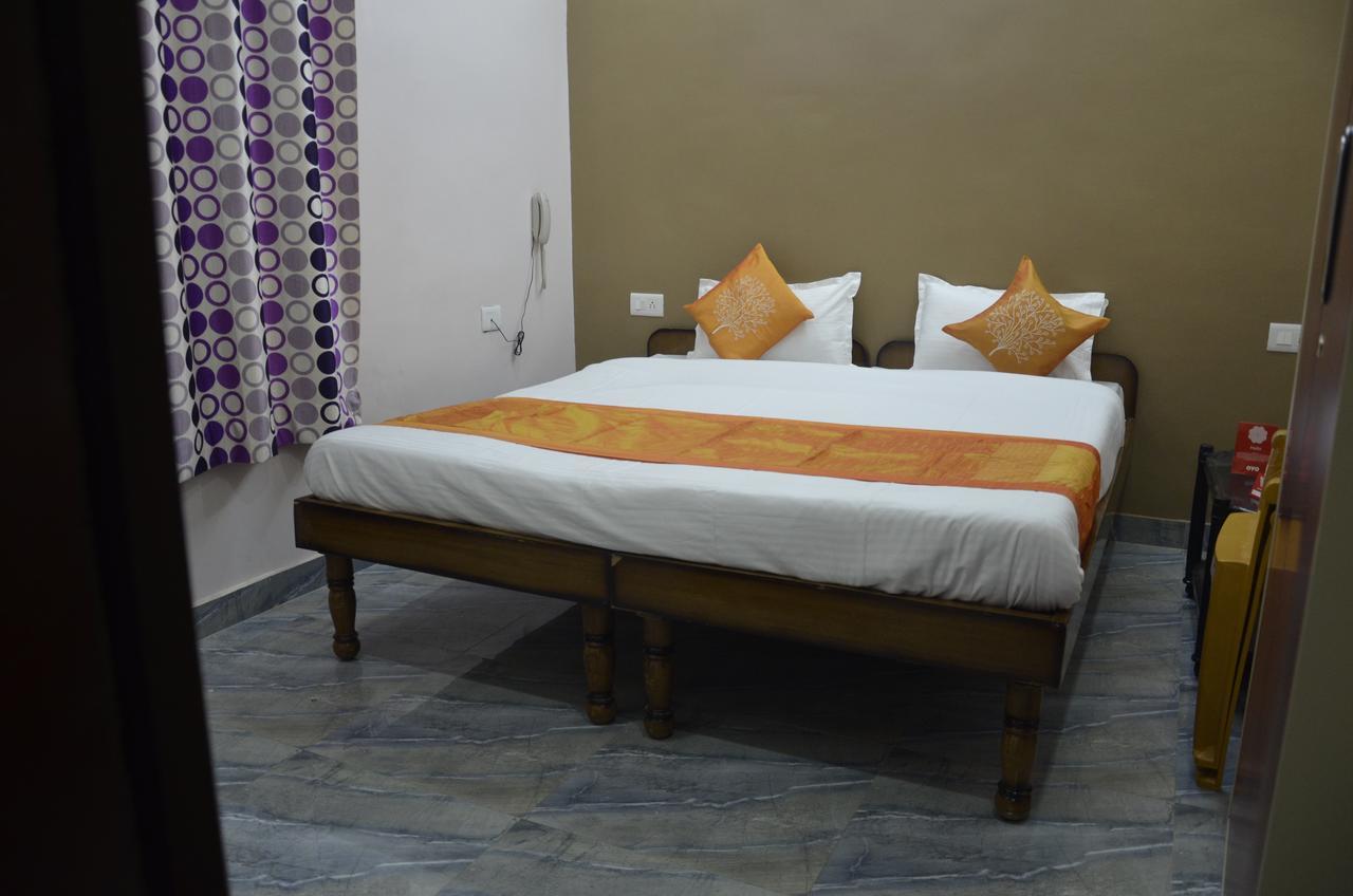 Oyo 7622 Varanasi Stays Esterno foto