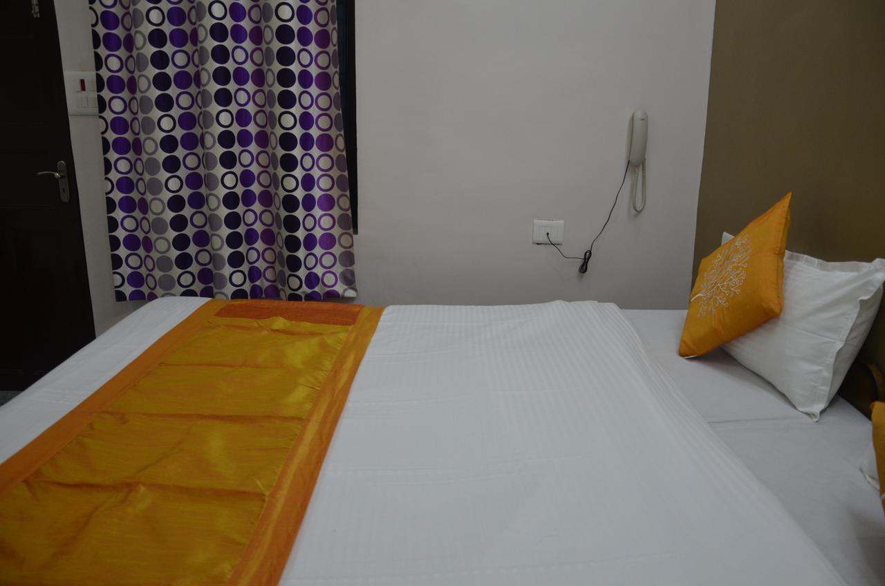 Oyo 7622 Varanasi Stays Esterno foto