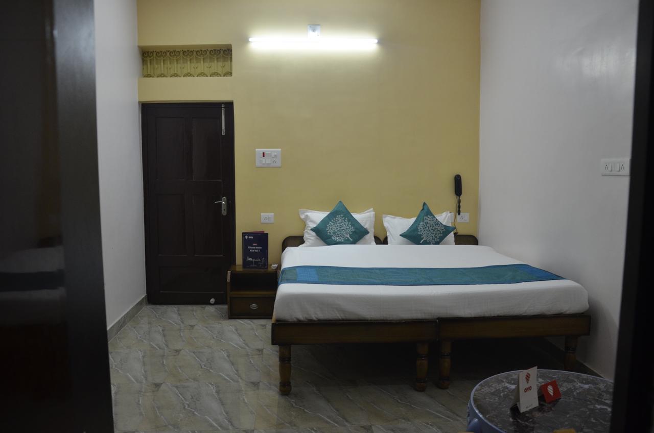 Oyo 7622 Varanasi Stays Esterno foto