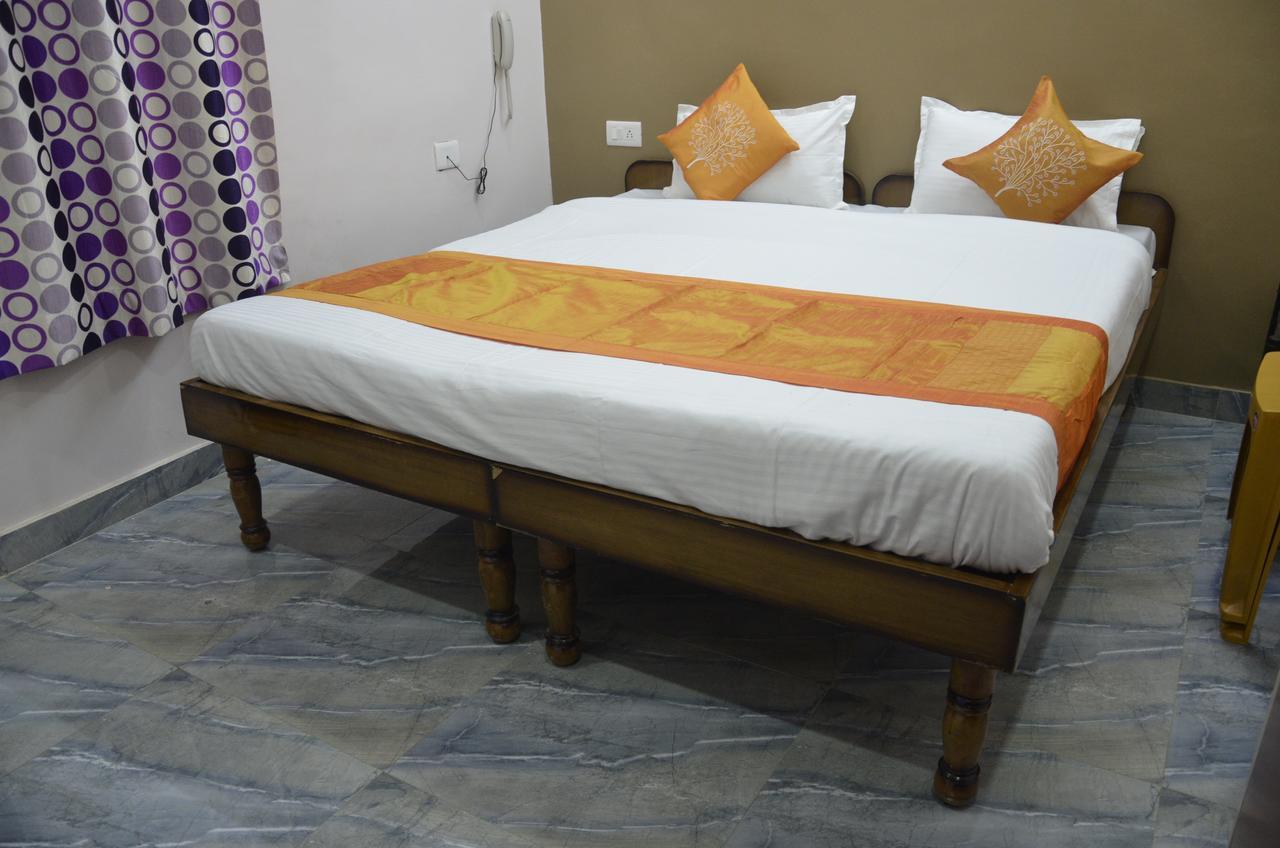 Oyo 7622 Varanasi Stays Esterno foto