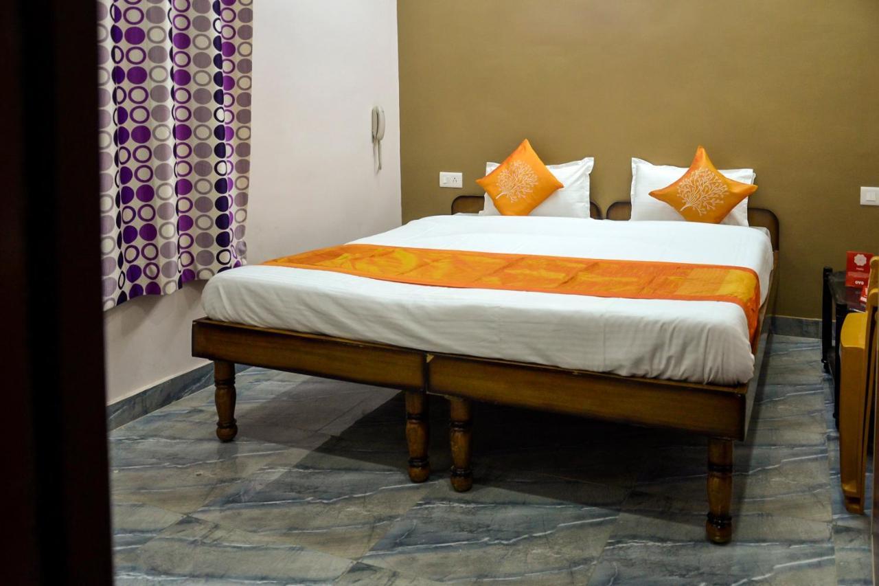 Oyo 7622 Varanasi Stays Esterno foto