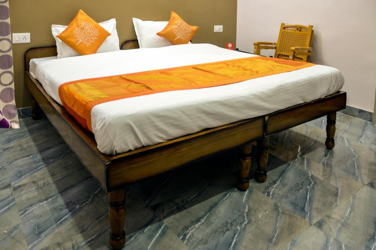 Oyo 7622 Varanasi Stays Esterno foto